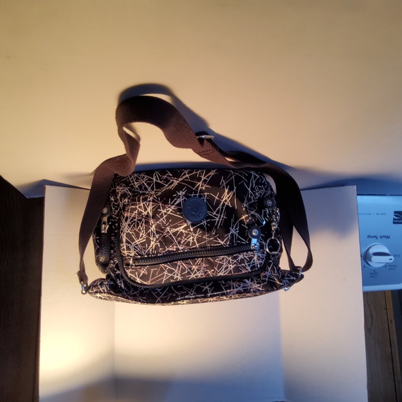Kipling Handbags - Kipling live light crossbody bag.
